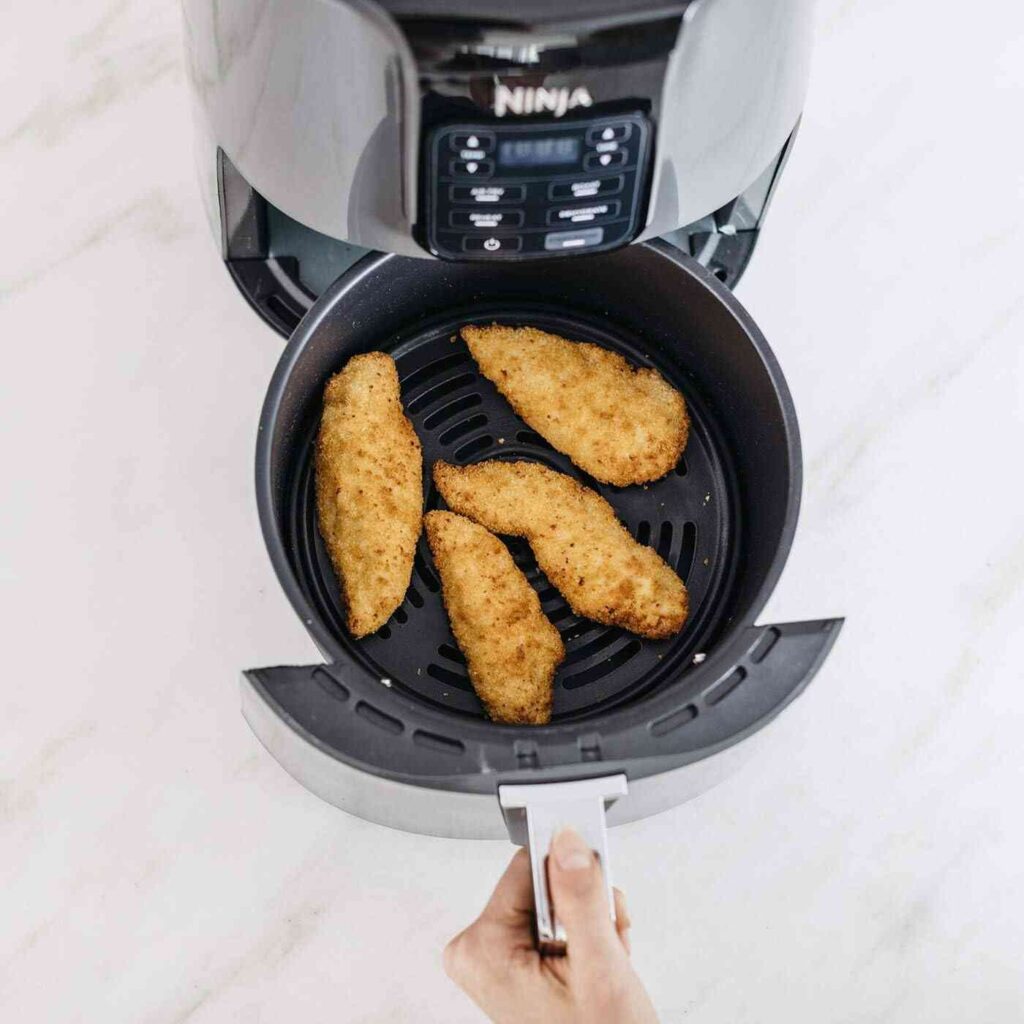 Pileća prsa pripremljena u fritezi na vruć vazduh Ninja Air Fryer AF100EU
